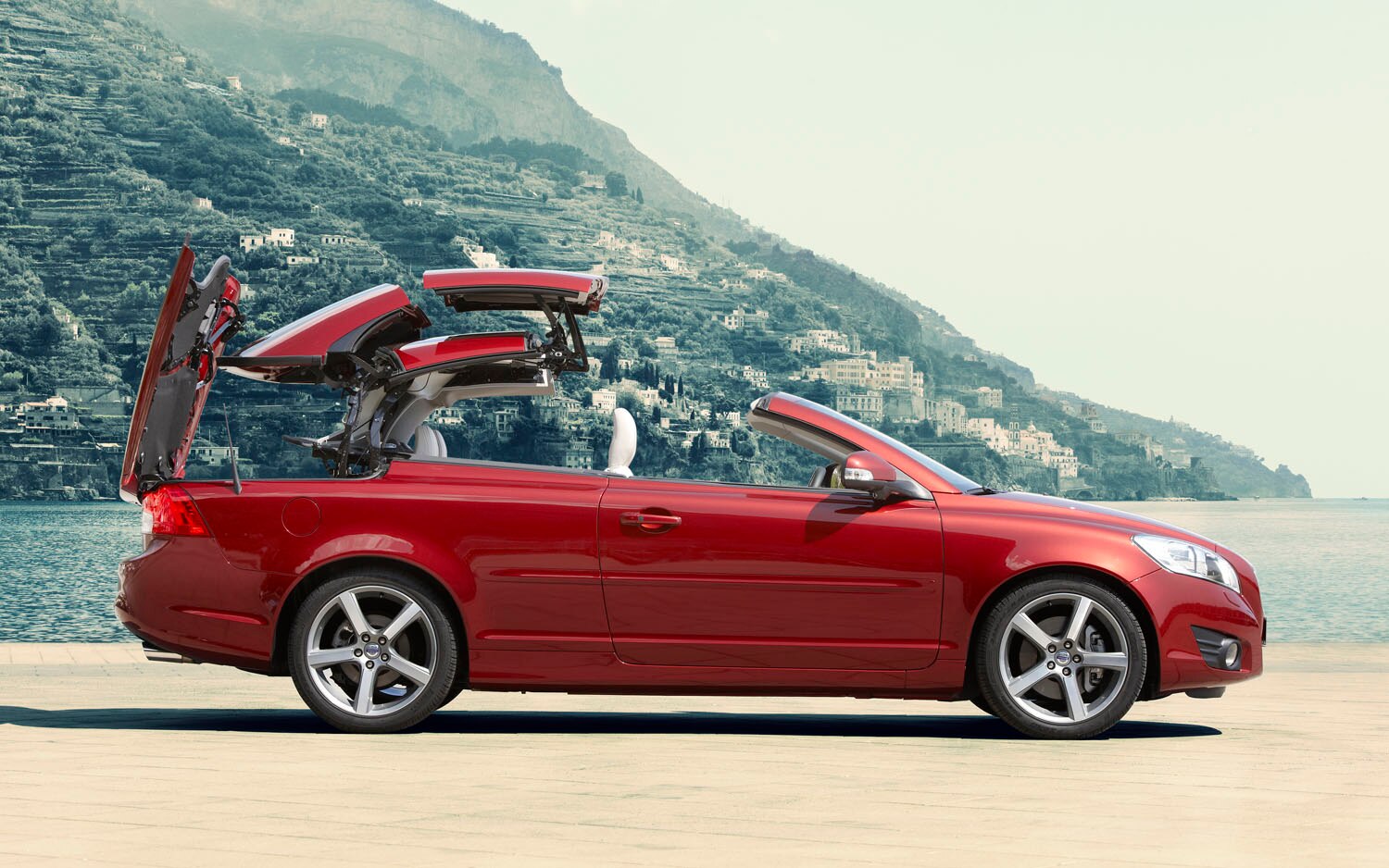 Volvo Closing Convertible Plant in 2013, Will The C70 Survive?