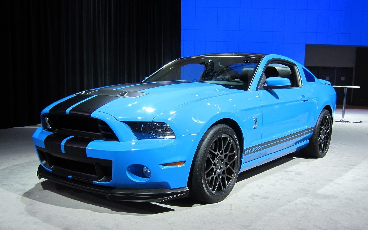 Los Angeles 2011 Ford Unveils Refreshed 2013 Mustangs 650 Hp