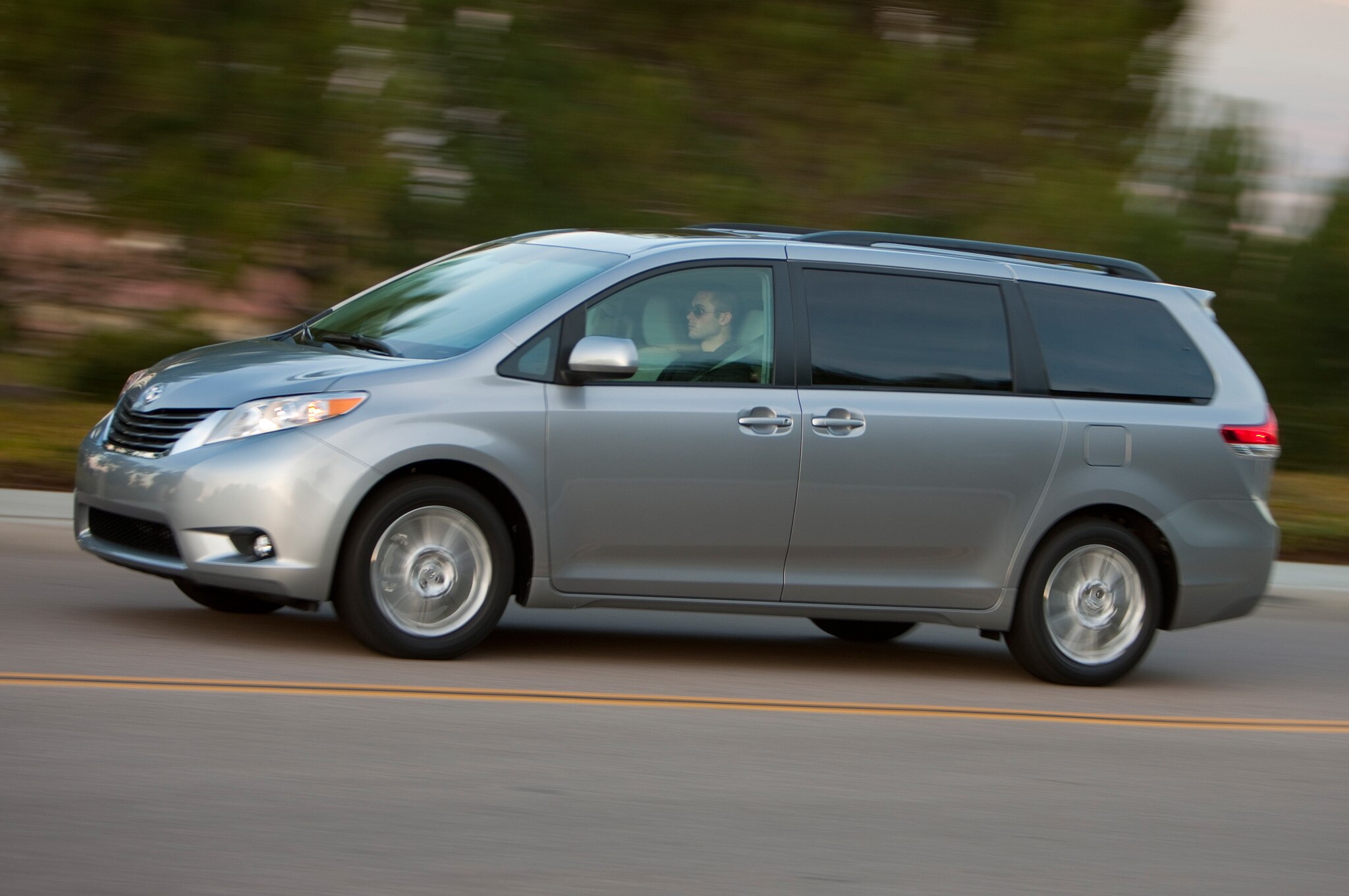 Toyota Tweaks 2014 Camry Venza Prius V Fj Cruiser Pricing