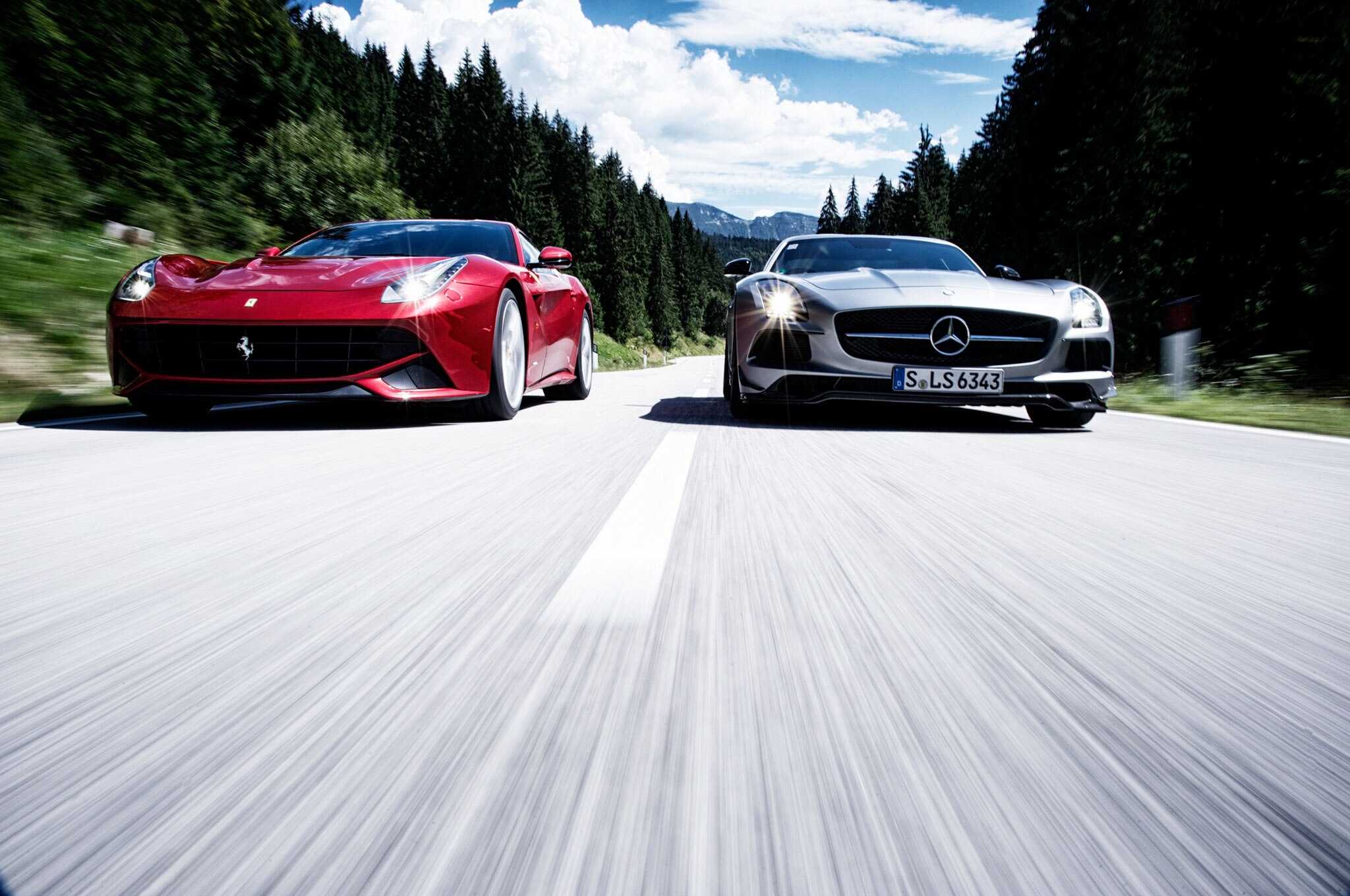 Ferrari F12 Berlinetta vs Mercedes-Benz SLS AMG Black Series