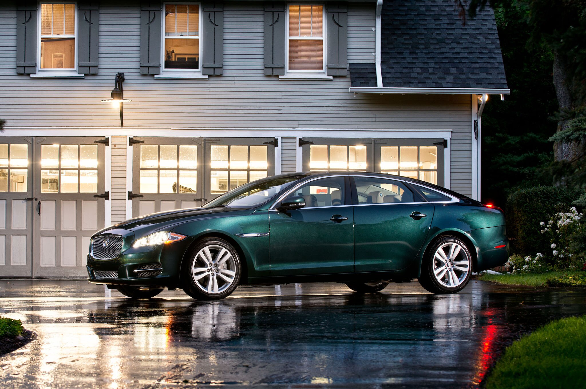 2013 Jaguar Xjl Portfolio Awd High Style In The Backseat