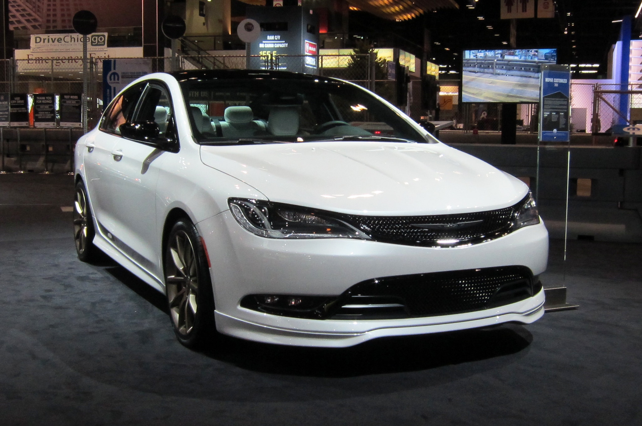 2015 chrysler 200 white