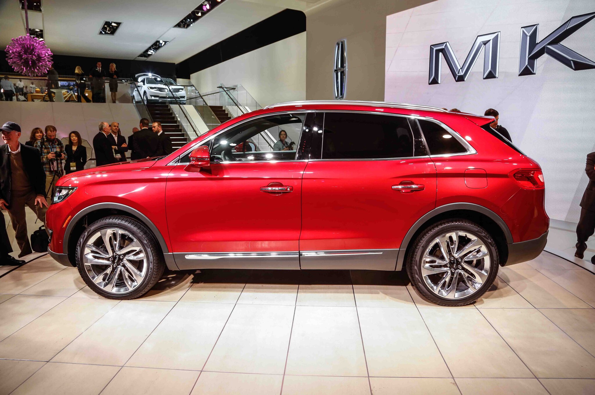 2016 Lincoln MKX Brings Stretched MKC Looks to Detroit