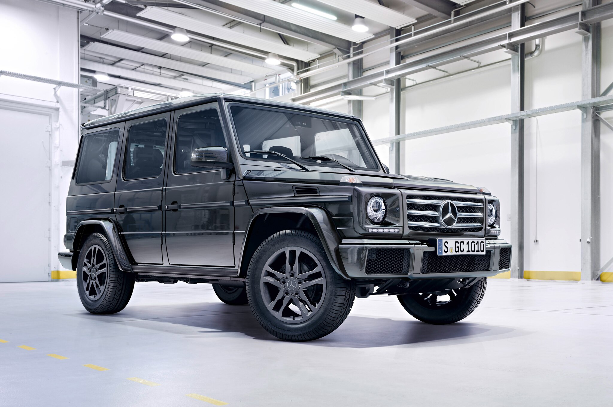 16 Mercedes Benz G Class Updated With New V 8 Engine