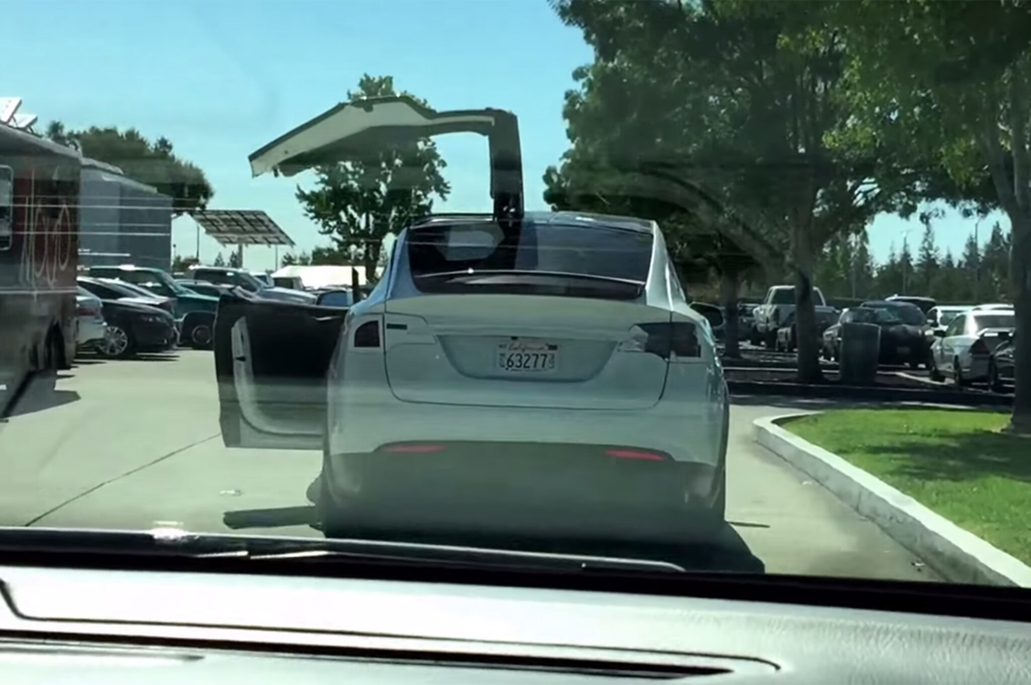 Watch The Tesla Model X Gullwing Doors In Action