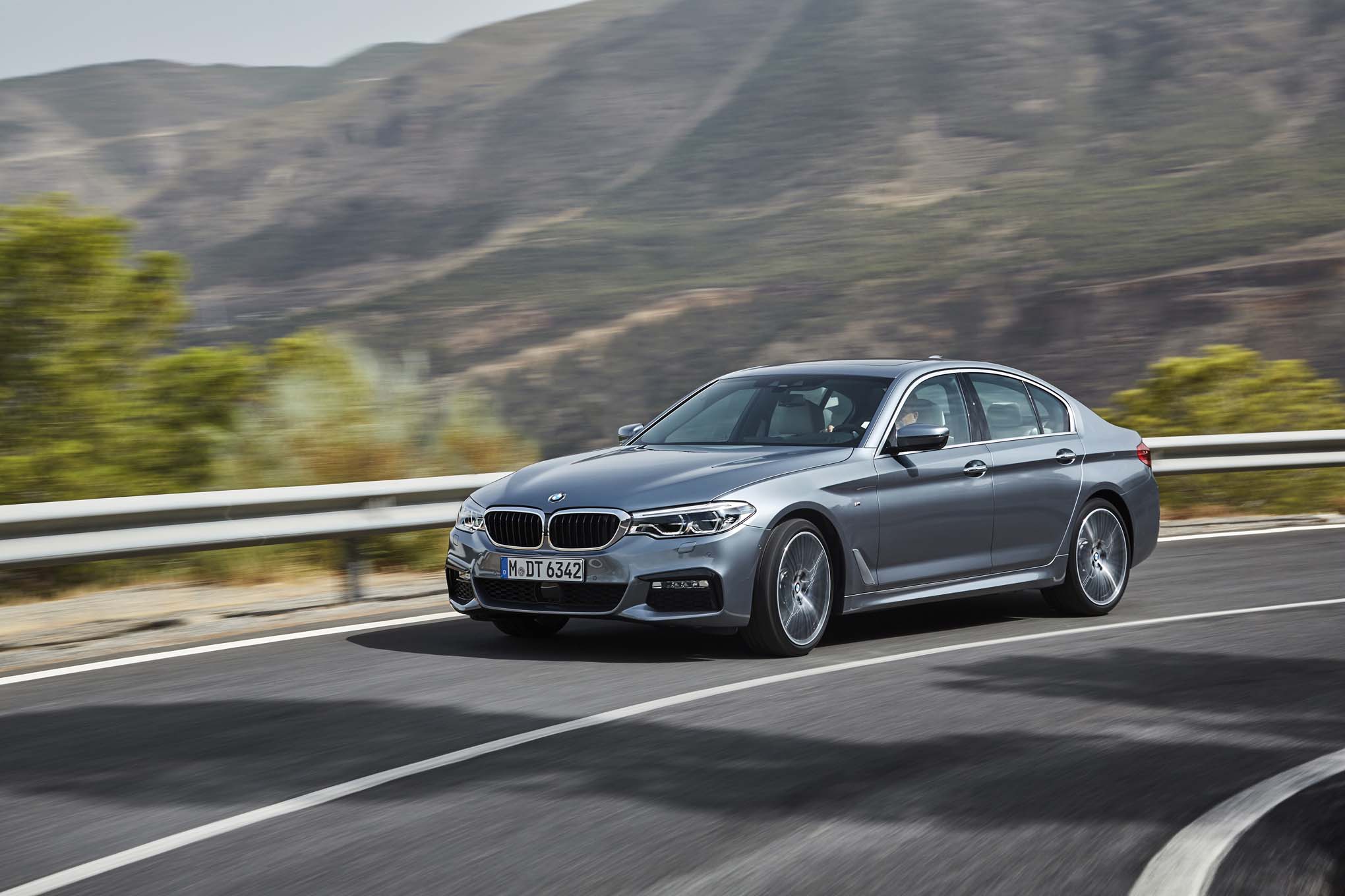 First Look 17 Bmw 5 Series Sedan