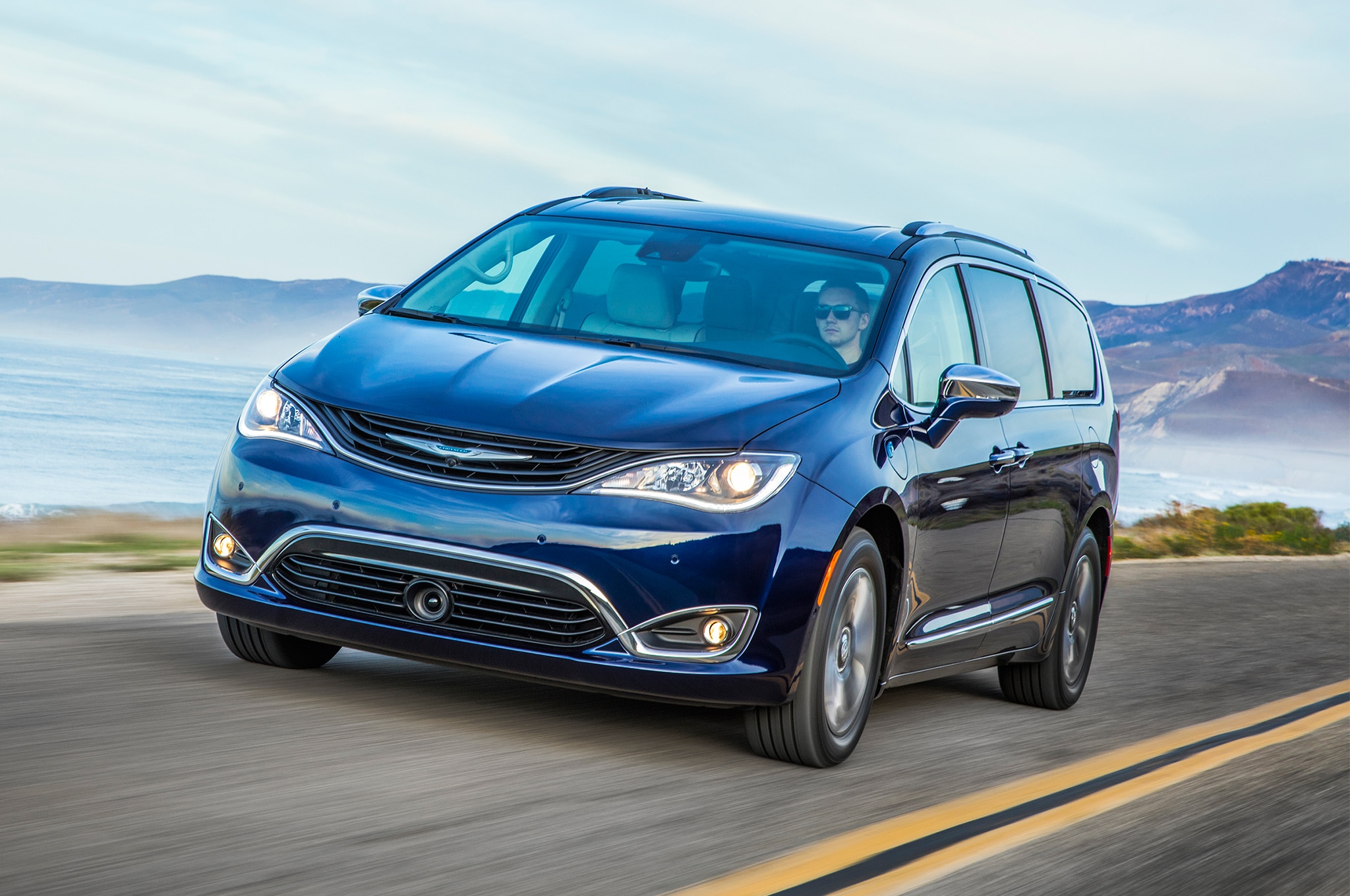 2017-chrysler-pacifica-hybrid-first-drive-sep-sitename