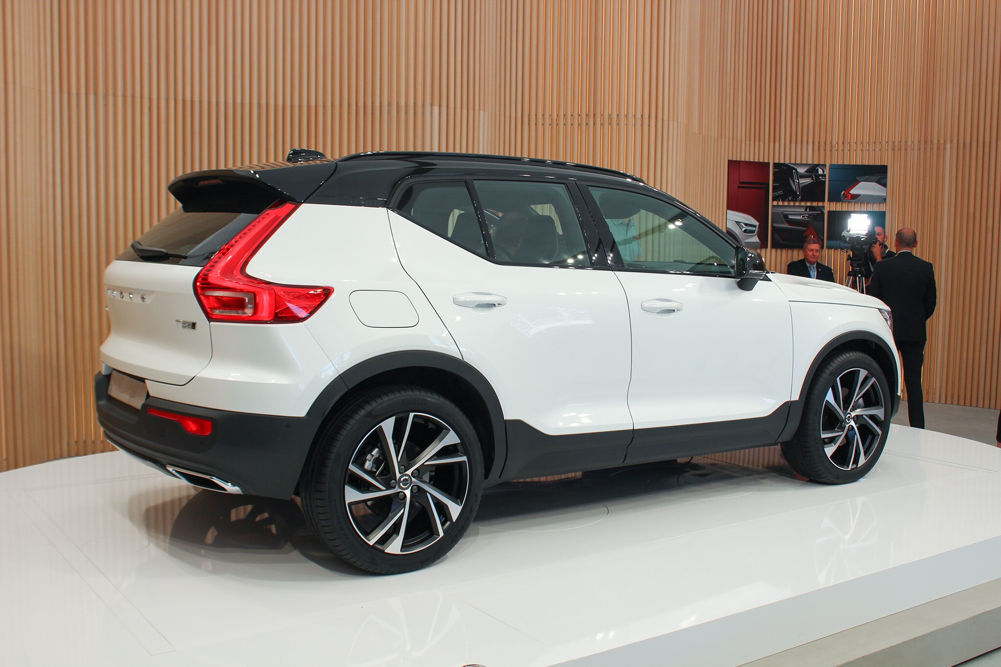 19 Volvo Xc40 Crashes Milan S Fashion Week 19 Volvo Xc40 Crashes Milan S Fashion Week