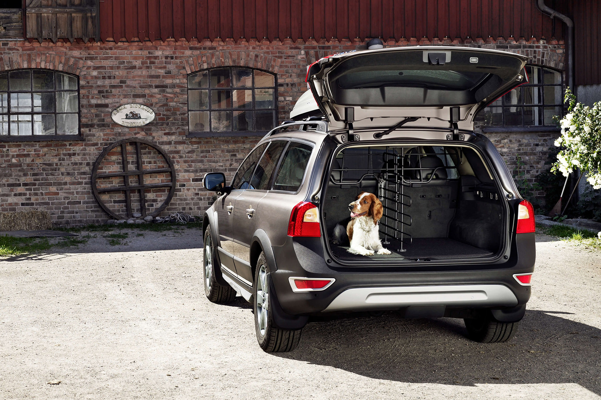 volvo xc60 dog crate