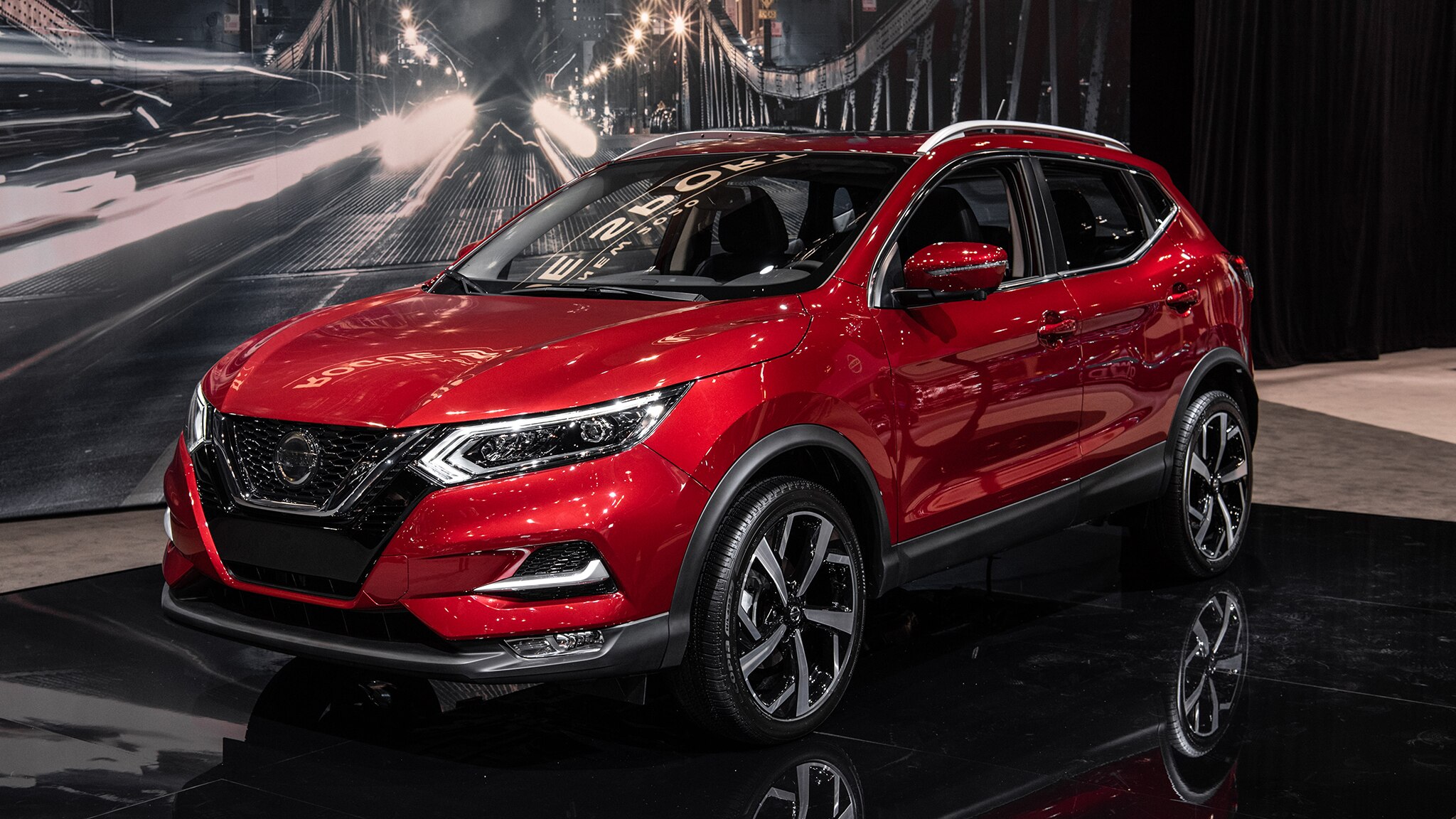 2020 Nissan Rogue Sport Photos and Info: The Small SUV Gets Fresher ...