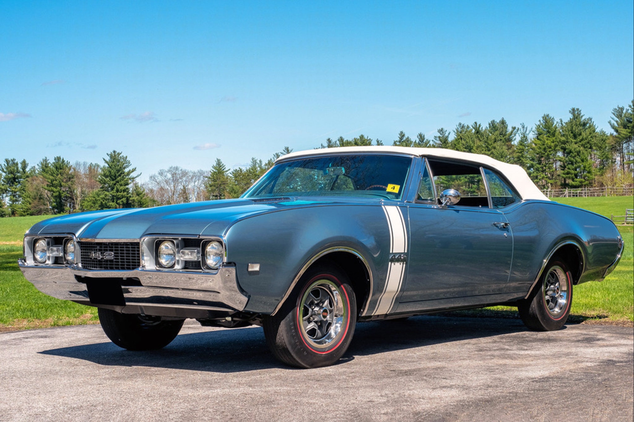 the-oldsmobile-442-played-the-role-of-luxury-muscle-car-automobile