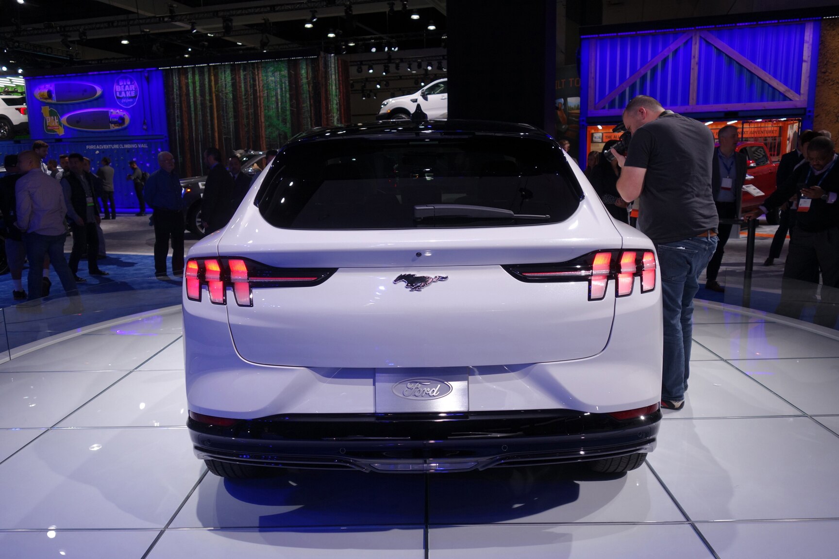 2019-Los-Angeles-Auto-Show-33.jpg