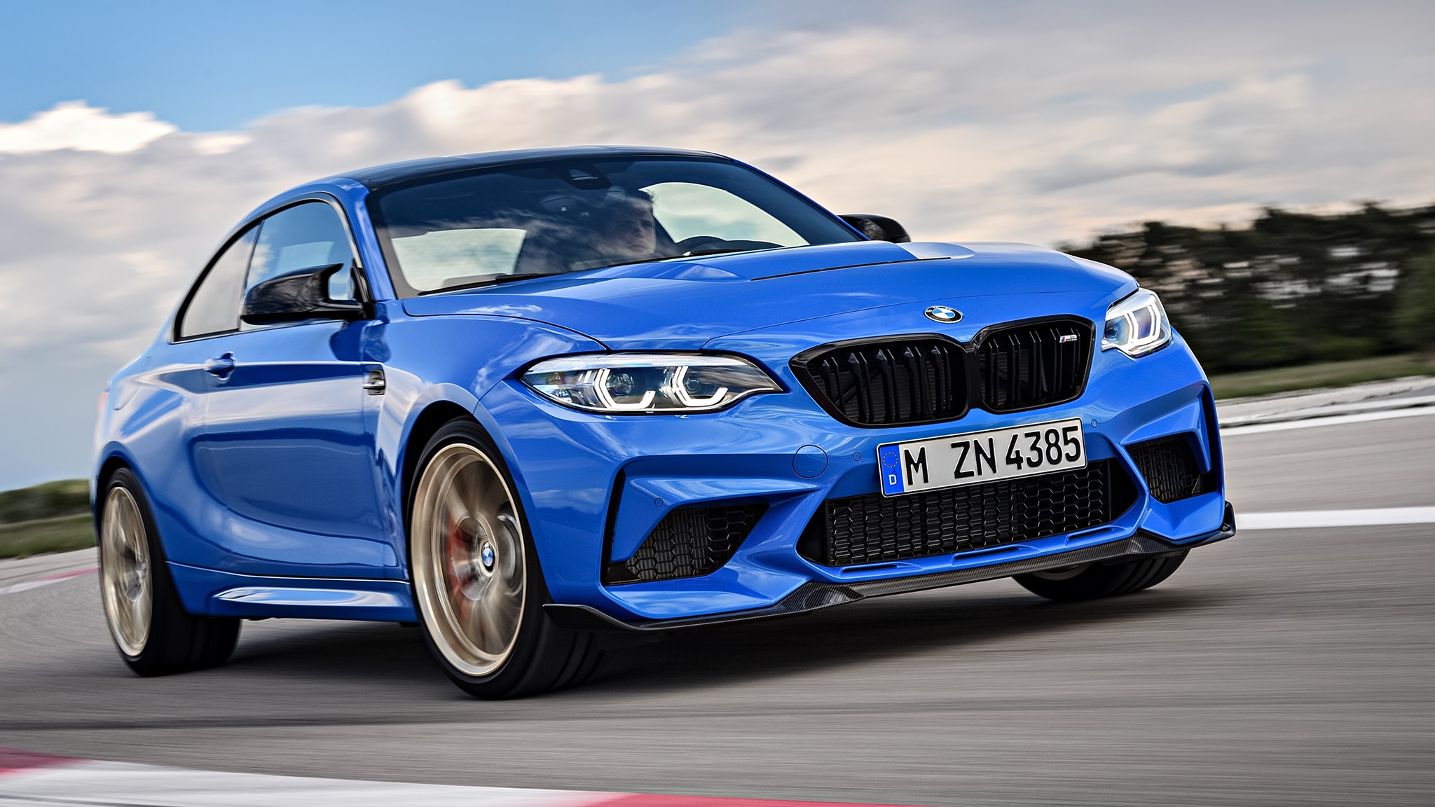 2020 Bmw M2 Cs Has The 444 Hp Heart Of Its Big Brother The M4