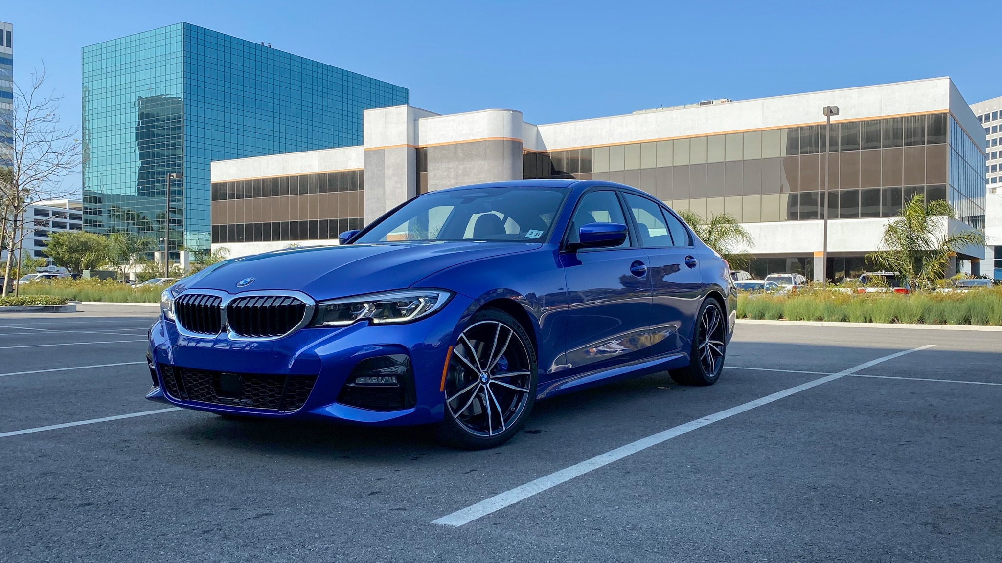 5 Things We Like About The 19 Bmw 330i And 2 Things We Don T