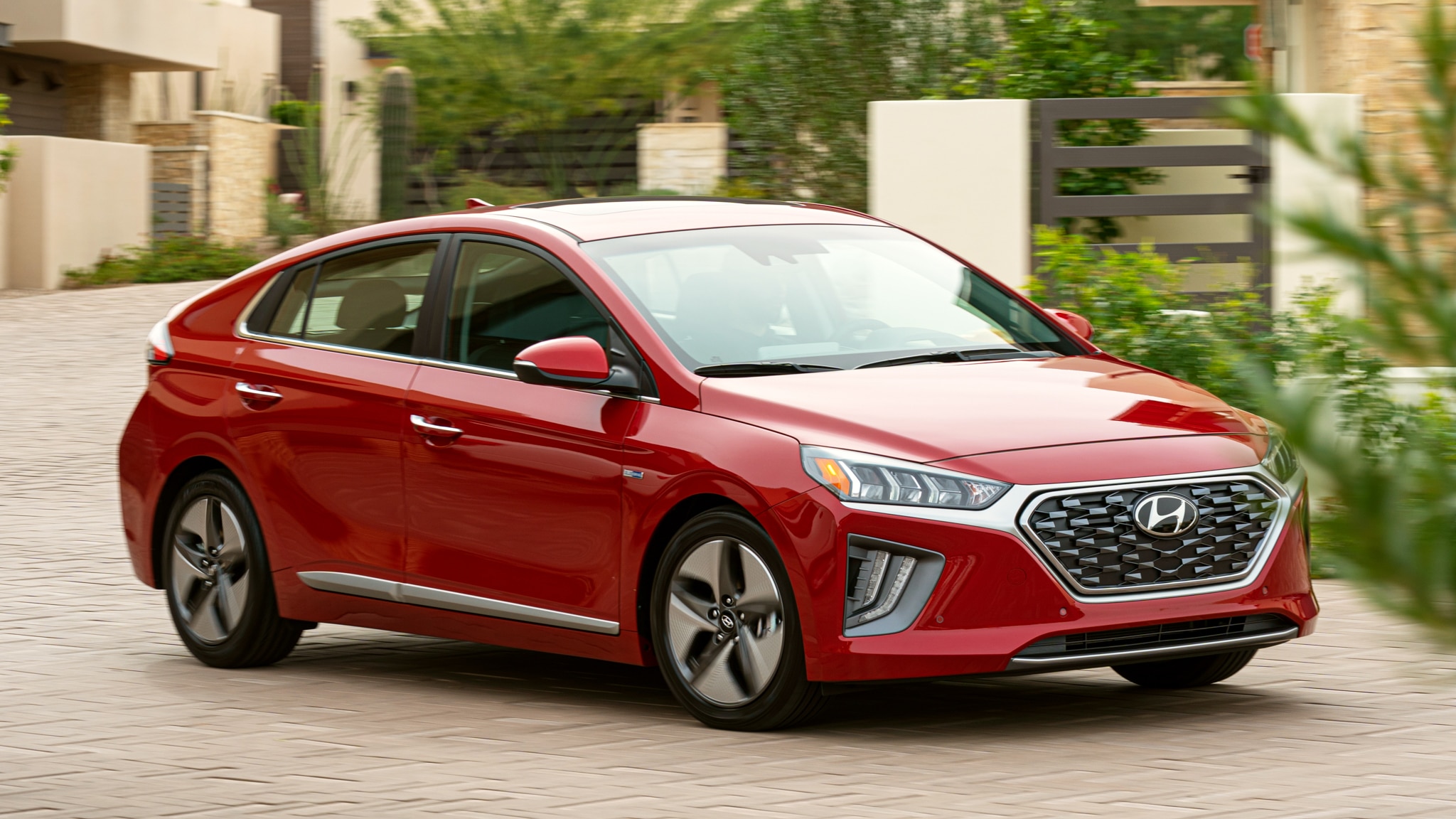 One Week in a Hyundai Ioniq Hybrid HEV Limited Proves its Merits