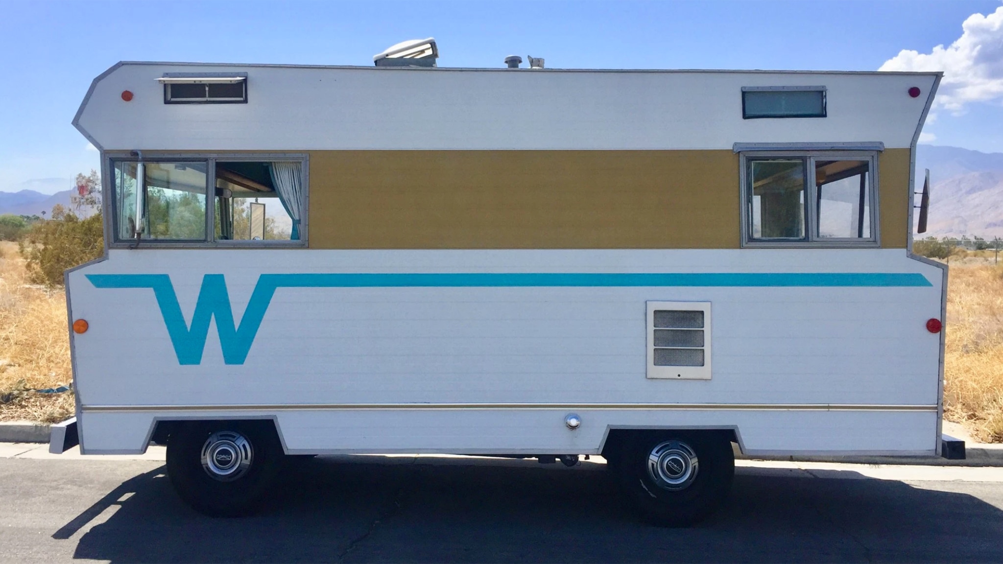 [Imagen: 1968-Winnebago-F17-side-profile.jpg]