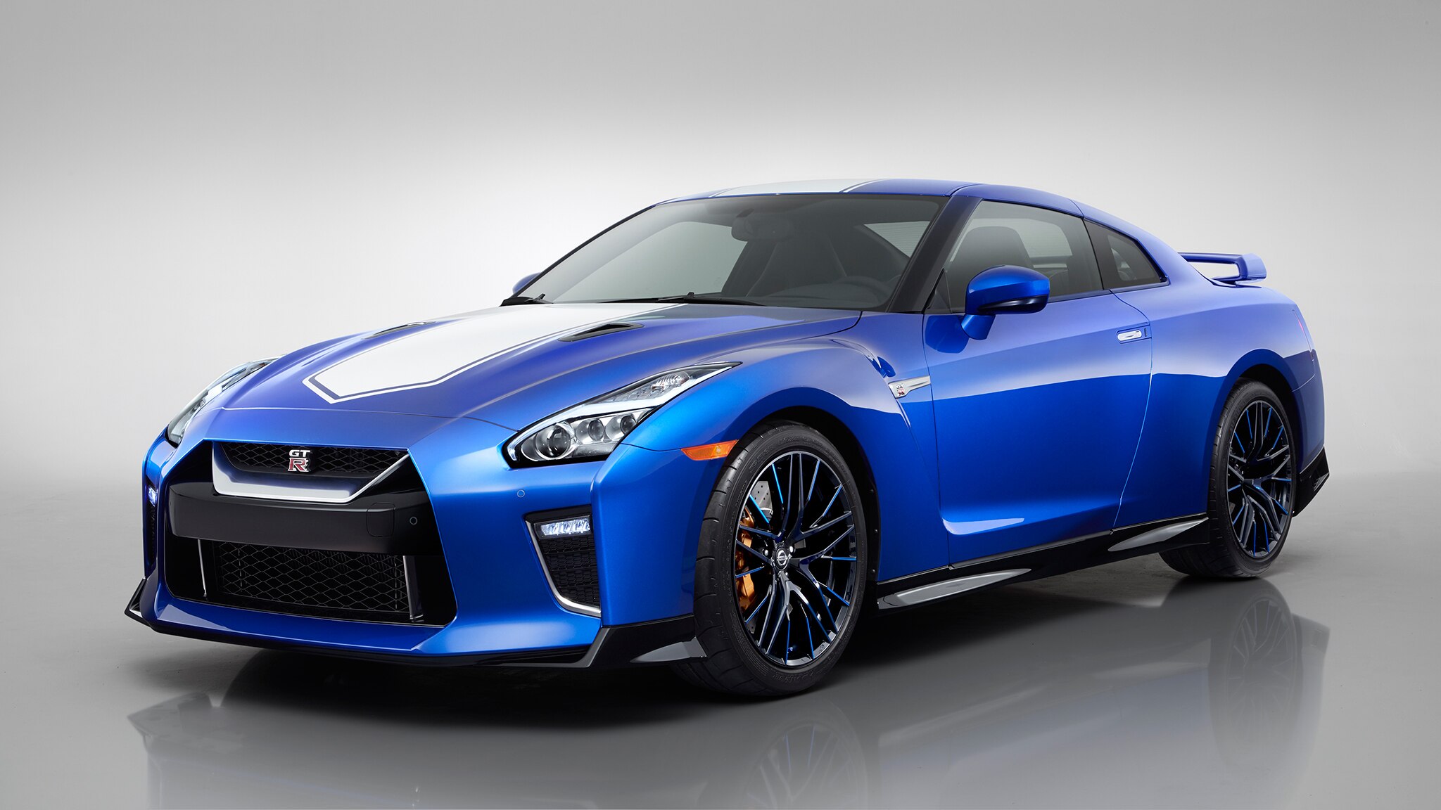 Godzilla Gets Gilded This Is The Nissan Gt R 50th Anniversary Edition