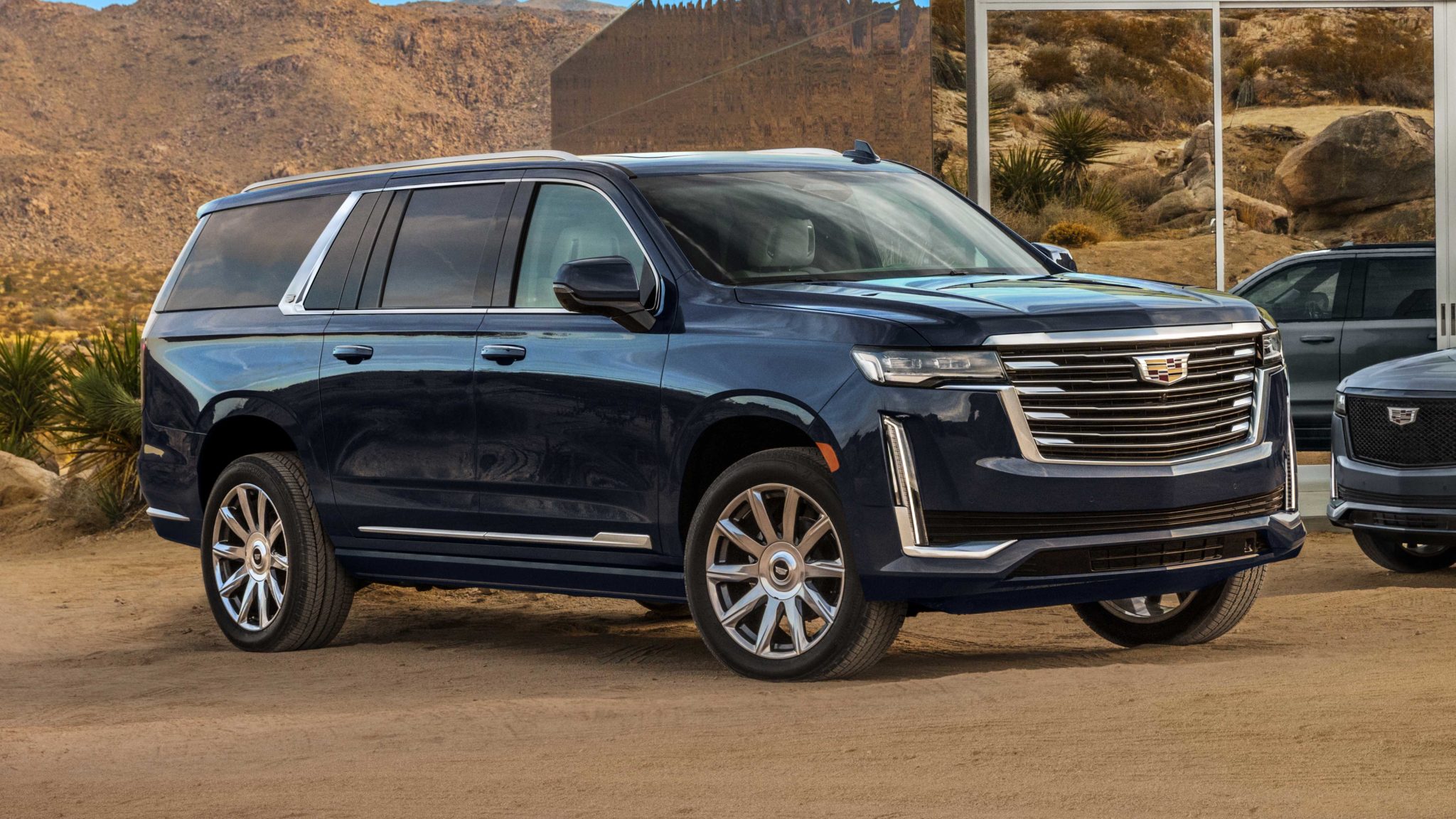 2021 Cadillac Escalade ESV: Take a Long Look at the Longer 'Slade